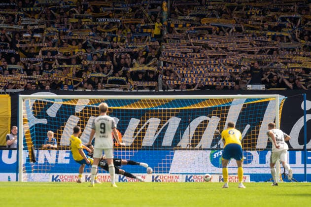 Deutschland: Fussball 2. Bundesliga, 5. Spieltag 2026 2027, Eintracht Braunschweig - Dynamo Dresden am 12.09.2026 in Braunschweig (Eintracht-Stadion): Tor zum 2:1 Mehmet Aydin (Eintracht Braunschweig, 8) Elfmeter *** German Soccer 2. Bundesliga, Matchday 5, 2026–2027, Eintracht Braunschweig vs. Dynamo Dresden on September 12, 2026, at Eintracht Stadium in Braunschweig; Goal: 2–1 by Mehmet Aydin (Eintracht Braunschweig), 8 penalty kicks Copyright: xSvenxHeidmannx
