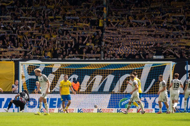 Deutschland: Fussball 2. Bundesliga, 5. Spieltag 2026 2027, Eintracht Braunschweig - Dynamo Dresden am 12.09.2026 in Braunschweig (Eintracht-Stadion): Tor zum 2:1 Mehmet Aydin (Eintracht Braunschweig, 8) Elfmeter Jubel, Freude, Torjubel, Emotionen *** German Soccer 2. Bundesliga, Matchday 5, 2026–2027, Eintracht Braunschweig vs. Dynamo Dresden on September 12, 2026, at Eintracht Stadium in Braunschweig; 2–1 goal by Mehmet Aydin (Eintracht Braunschweig), 8th penalty kick; celebration, joy, goal celebration, emotions Copyright: xSvenxHeidmannx