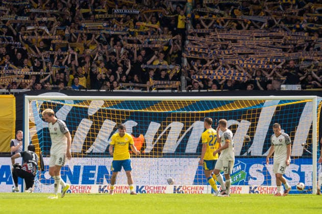 Deutschland: Fussball 2. Bundesliga, 5. Spieltag 2026 2027, Eintracht Braunschweig - Dynamo Dresden am 12.09.2026 in Braunschweig (Eintracht-Stadion): Tor zum 2:1 Mehmet Aydin (Eintracht Braunschweig, 8) Elfmeter Jubel, Freude, Torjubel, Emotionen *** German Soccer 2. Bundesliga, Matchday 5, 2026–2027, Eintracht Braunschweig vs. Dynamo Dresden on September 12, 2026, at Eintracht Stadium in Braunschweig; 2–1 goal by Mehmet Aydin (Eintracht Braunschweig), 8th penalty kick; celebration, joy, goal celebration, emotions Copyright: xSvenxHeidmannx