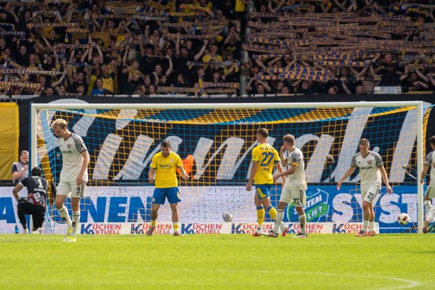Deutschland: Fussball 2. Bundesliga, 5. Spieltag 2026 2027, Eintracht Braunschweig - Dynamo Dresden am 12.09.2026 in Braunschweig (Eintracht-Stadion): Tor zum 2:1 Mehmet Aydin (Eintracht Braunschweig, 8) Elfmeter Jubel, Freude, Torjubel, Emotionen *** German Soccer 2. Bundesliga, Matchday 5, 2026–2027, Eintracht Braunschweig vs. Dynamo Dresden on September 12, 2026, at Eintracht Stadium in Braunschweig; 2–1 goal by Mehmet Aydin (Eintracht Braunschweig), 8th penalty kick; celebration, joy, goal celebration, emotions Copyright: xSvenxHeidmannx