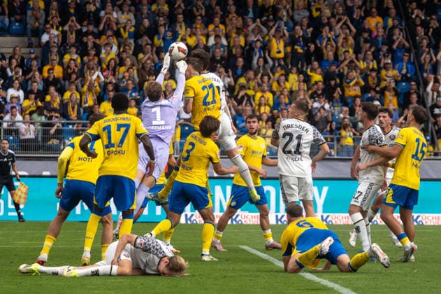 Deutschland: Fussball 2. Bundesliga, 5. Spieltag 2026 2027, Eintracht Braunschweig - Dynamo Dresden am 12.09.2026 in Braunschweig (Eintracht-Stadion): Tor zum 2:2 Thomas Keller (Dynamo Dresden, 39) *** German Soccer 2. Bundesliga, Matchday 5, 2026–2027, Eintracht Braunschweig vs. Dynamo Dresden on September 12, 2026, at Eintracht Stadium in Braunschweig; Goal for the 2–2 tie by Thomas Keller of Dynamo Dresden, 39 Copyright: xSvenxHeidmannx