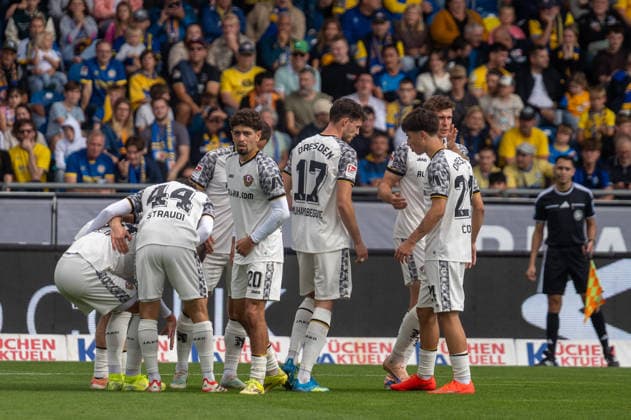 Deutschland: Fussball 2. Bundesliga, 5. Spieltag 2026 2027, Eintracht Braunschweig - Dynamo Dresden am 12.09.2026 in Braunschweig (Eintracht-Stadion): Tor zum 2:2 Thomas Keller (Dynamo Dresden, 39) Jubel, Freude, Torjubel, Emotionen *** German Soccer 2. Bundesliga, Matchday 5, 2026–2027, Eintracht Braunschweig vs. Dynamo Dresden on September 12, 2026, at Eintracht Stadium in Braunschweig; Thomas Keller (Dynamo Dresden) scores the 2-2 goal; 39: Cheering, joy, goal celebration, emotions Copyright: xSvenxHeidmannx