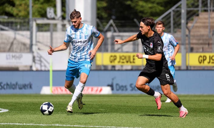 05.09.2026, Deutschland, Stuttgart, Fussball, Regionalliga Südwest, SV Stuttgarter Kickers vs. SG Barockstadt Fulda-Lehnerz, v.l. Luca Trslic (Kickers), Ali Hüseyin Gün (Fulda)