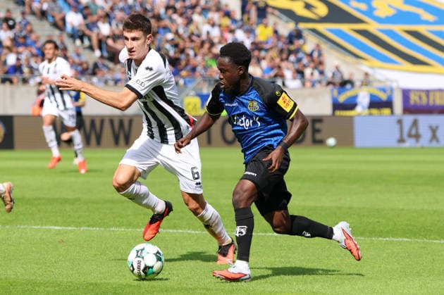 12.09.2026, Fussball, Herren, 3. Liga, Saison 2026 2027, 1. FC Saarbrücken - FC Ingolstadt 04, Kelsey Owusu (1. FC Saarbrücken), Georgios Antzoulas (FC Ingolstadt 04) Saarbrücken Ludwigsparkstadion Saarland Deutschland (DEU) Copyright: xSebastianxBachx