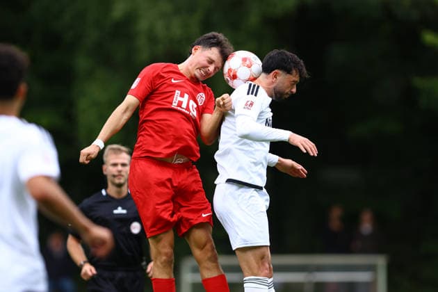 23 Jasper Hölscher (Eimsbütteler TV), 8 Fabio Maiolo (1. FC Phönix Lübeck) Fußball I Herren I Regionalliga Nord I Saison 2026-2027 I 8. Spieltag I Eimsbütteler TV - 1. FC Phönix Lübeck I 12.09.2026 I Sportpark Hinschenfelde