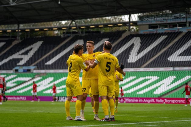Torjubel von Volkan Celiktas (SG Sonnenhof Großaspach, 05) nach seinem Treffer zum 1:2 gemeinsam mit Loris Maier (SG Sonnenhof Großaspach, 27) und Elias Rahn (SG Sonnenhof Großaspach, 08), TSV Havelse vs. SG Sonnenhof Großaspach, Fussball, 3. Liga, 5. Spieltag, 06.09.2026, DFB regulations prohibit any use of photographs as image sequences and or quasi-video Hannover Niedersachsen Deutschland