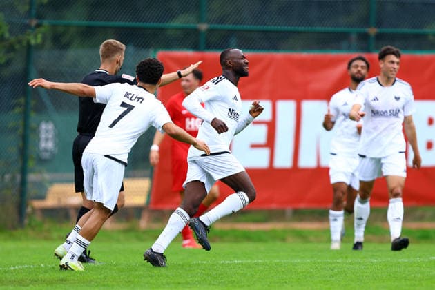 80 Ousman Touray (1. FC Phönix Lübeck) bejubelt seinen Treffer zum 0:1. Fußball I Herren I Regionalliga Nord I Saison 2026-2027 I 8. Spieltag I Eimsbütteler TV - 1. FC Phönix Lübeck I 12.09.2026 I Sportpark Hinschenfelde