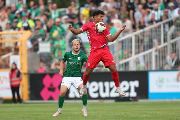 Chemie Leipzig - Zwickau Regionalliga Nordost Leipzig, 12.09.2026, Alfred-Kunze-Sportpark, Fußball, Männer, Saison 2026 2027, Regionalliga Nordost, 8. Spieltag, BSG Chemie Leipzig - FSV Zwickau , Im Bild v.l.: David Pfeil (13, Chemie) und Paul-Philipp Besong (17, Zwickau) ,