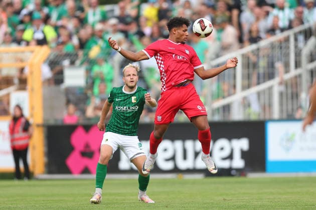 Chemie Leipzig - Zwickau Regionalliga Nordost Leipzig, 12.09.2026, Alfred-Kunze-Sportpark, Fußball, Männer, Saison 2026 2027, Regionalliga Nordost, 8. Spieltag, BSG Chemie Leipzig - FSV Zwickau , Im Bild v.l.: David Pfeil (13, Chemie) und Paul-Philipp Besong (17, Zwickau) ,