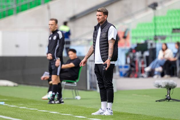 Pascal Reinhardt (SG Sonnenhof Grossaspach, Cheftrainer) reagiert GER, TSV Havelse vs. SG Sonnenhof Grossaspach, Fussball, 3. Liga, 5. Spieltag, Spielzeit 2026 2027, 12.09.2026 DFL Regulations prohibit any use of photographers as image sequences and or quasi-video. GER, TSV Havelse vs. SG Sonnenhof Grossaspach, Fussball, 3. Liga, 5. Spieltag, Spielzeit 2026 2027, 12.09.2026 Hannover Copyright: xEibner-Pressefoto JanxRollingerx EP_JSK