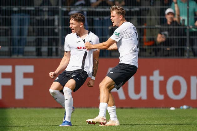 12.09.2026, Sportclub Arena , Verl, GER, 3. Liga, 5. Spieltag: SC Verl vs SV Meppen, 1:1-Torschütze Vinko Sapina (SC Verl 25) jubelt mit Tom Baack (SC Verl 5), rechts DFL REGULATIONS PROHIBIT ANY USE OF PHOTOGRAPHS AS IMAGE SEQUENCES AND OR QUASI-VIDEO. Verl NRW Sportclub Arena