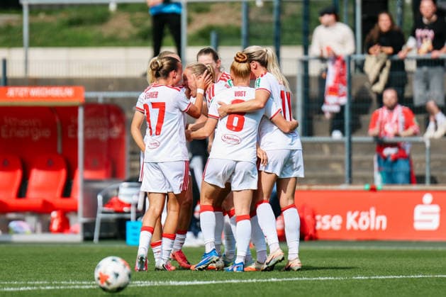 Google Pixel Frauen-Bundesliga: 1. FC Köln - 1. FC Union Berlin; 12.09.2026 Lydia Andrade (1. FC Köln, 17) Pauline Bremer (1. FC Köln, 9) Jil Schäfer (1. FC Köln, 6) Sandra Maria Jessen (1. FC Köln, 11) jubeln zum 2:0 durch Pauline Bremer (1. FC Köln, 9) Google Pixel Frauen-Bundesliga: 1. FC Köln - 1. FC Union Berlin; Köln, Franz-Kremer-Stadion; 12.09.2026. DFB REGULATIONS PROHIBIT ANY USE OF PHOTOGRAPHS AS IMAGE SEQUENCES AND OR QUASI-VIDEO. *** Google Pixel Women s Bundesliga 1 FC Cologne 1 FC Union Berlin September 12, 2026 Lydia Andrade 1 FC Cologne, 17 Pauline Bremer 1 FC Cologne, 9 Jil Schäfer 1 FC Cologne, 6 Sandra Maria Jessen 1 FC Köln, 11 celebrating the 2–0 goal by Pauline Bremer 1 FC Köln, 9 Google Pixel Women’s Bundesliga 1 FC Cologne 1 FC Union Berlin, Cologne, Franz Kremer Stadium, September 12, 2026. DFB regulations prohibit any use of photographs as image sequences and or quasi-video. Copyright: xBEAUTIFULxSPORTS Freisenx