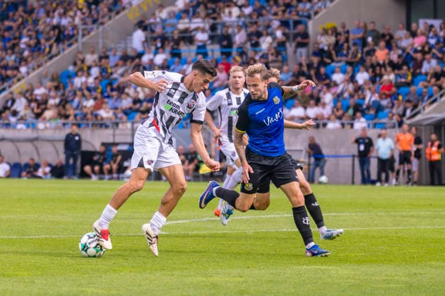 Saarbrücken, Deutschland 12. September 2026: 3. Liga - 2026 2027 - Sp. 5 - 1. FC Saarbrücken gegen FC Ingolstadt 04 Im Bild: v. li. im Zweikampf Emre Gül Guel (FCI) und Niko Bretschneider (1.FC) DFB DFL regulations prohibit any use of photographs as image sequences and or quasi-video Ludwigparkstadion Saarland Copyright: xFotostandx xSchäferx