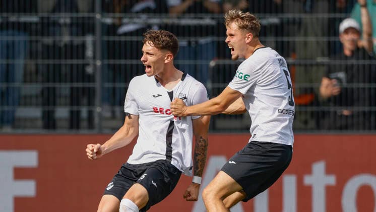 12.09.2026, Sportclub Arena , Verl, GER, 3. Liga, 5. Spieltag: SC Verl vs SV Meppen, 1:1-Torschütze Vinko Sapina (SC Verl 25) jubelt mit Tom Baack (SC Verl 5), rechts DFL REGULATIONS PROHIBIT ANY USE OF PHOTOGRAPHS AS IMAGE SEQUENCES AND OR QUASI-VIDEO. Verl NRW Sportclub Arena