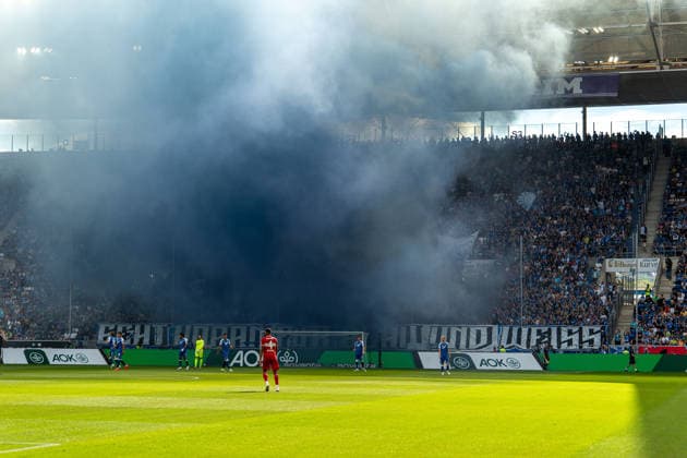 12.09.2026, xdaymx, Fussball 1.Bundesliga, TSG 1899 Hoffenheim - VfB Stuttgart. Bengalos vor dem Anpfiff (DFL DFB REGULATIONS PROHIBIT ANY USE OF PHOTOGRAPHS as IMAGE SEQUENCES and or QUASI-VIDEO) Sinsheim *** September 12, 2026, xdaymx, Soccer, Bundesliga 1, TSG 1899 Hoffenheim vs. VfB Stuttgart: Flares before kickoff. DFL and DFB regulations prohibit any use of photographs as image sequences and or quasi-video. Sinsheim