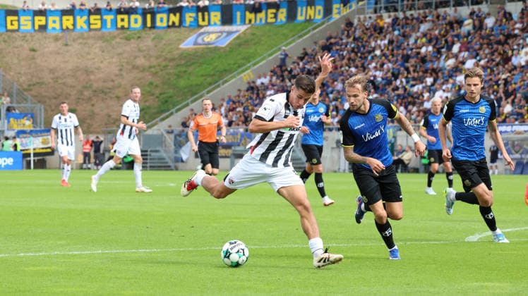 12.09.2026, xrekx, Fussball 3.Liga, 1.FC Saarbruecken - FC Ingolstadt 04 v.l. Emre Gül Guel (FC Ingolstadt 04) Niko Bretschneider (1.FC Saarbruecken) Saarbruecken