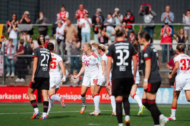 12.09.26, Women, Football, Google Pixel Frauen Bundesliga, Season 2026 2027, 1.FC Köln vs. 1.FC Union Berlin, Matchday 4 Goal Celebration for the 2:0 by Pauline Bremer ( 9 - 1. FC Köln) with the team Cologne Franz-Kremer-Stadium NRW Deutschland