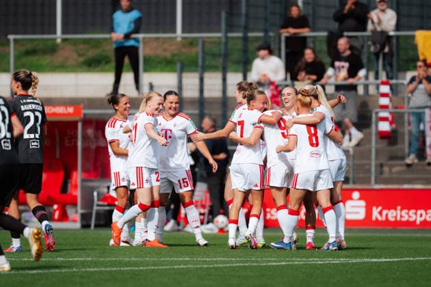 12.09.26, Women, Football, Google Pixel Frauen Bundesliga, Season 2026 2027, 1.FC Köln vs. 1.FC Union Berlin, Matchday 4 Goal Celebration for the 2:0 by Pauline Bremer ( 9 - 1. FC Köln) with the team Cologne Franz-Kremer-Stadium NRW Deutschland
