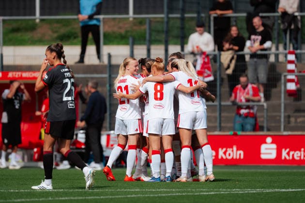 12.09.26, Women, Football, Google Pixel Frauen Bundesliga, Season 2026 2027, 1.FC Köln vs. 1.FC Union Berlin, Matchday 4 Goal Celebration for the 2:0 by Pauline Bremer ( 9 - 1. FC Köln) with the team Cologne Franz-Kremer-Stadium NRW Deutschland