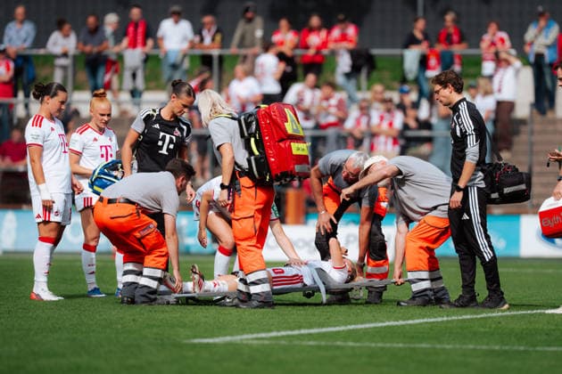 12.09.26, Women, Football, Google Pixel Frauen Bundesliga, Season 2026 2027, 1.FC Köln vs. 1.FC Union Berlin, Matchday 4 Sophie Nachtigall ( 30 - 1. FC Köln) getting off the field by medicals with an emergency stretcher after injury Cologne Franz-Kremer-Stadium NRW Deutschland