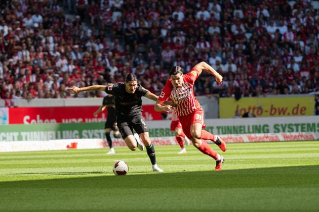 12.09.2026, xjyhynx, Fussball 1.Bundesliga, SC Freiburg - Borussia Mönchengladbach v.l. Kevin Diks (4, Borussia Mönchengladbach) im Zweikampf mit Igor Matanovic (31, SC Freiburg) (DFL DFB REGULATIONS PROHIBIT ANY USE OF PHOTOGRAPHS as IMAGE SEQUENCES and or QUASI-VIDEO) Freiburg *** September 12, 2026, xjyhynx, Soccer, Bundesliga 1, SC Freiburg vs. Borussia Mönchengladbach, Kevin Diks 4, Borussia Mönchengladbach in a tackle with Igor Matanovic 31, SC Freiburg DFL DFB REGULATIONS PROHIBIT ANY USE OF PHOTOGRAPHS as IMAGE SEQUENCES and or QUASI-VIDEO Freiburg
