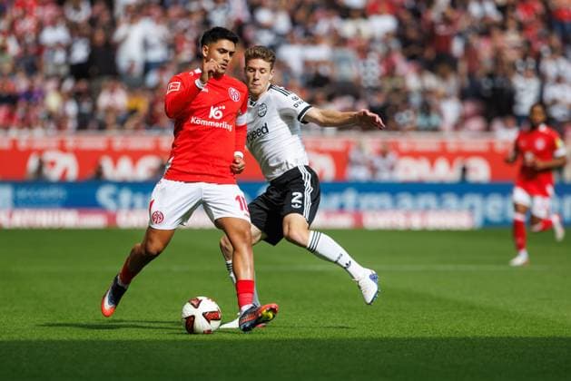 Nadiem Amiri (FSV Mainz 05) im Zweikampf mit Elias Baum (Eintracht Frankfurt), Aktion Action FSV Mainz 05 vs Eintracht Frankfurt, Fussball, Bundesliga, 03. Spieltag, Saison 2026 2027, 12.09.2026 FSV Mainz 05 vs Eintracht Frankfurt, Fussball, Bundesliga, 03. Spieltag, Saison 2026 2027, 12.09.2026 *** Nadiem Amiri (FSV Mainz 05) in a tackle with Elias Baum (Eintracht Frankfurt), Action: FSV Mainz 05 vs. Eintracht Frankfurt, Soccer, Bundesliga, Matchday 3, 2026–2027 Season, September 12, 2026, FSV Mainz 05 vs. Eintracht Frankfurt, Soccer, Bundesliga, Matchday 3, 2026–2027 Season, September 12, 2026 Copyright: xEibnerxPressefotox EP_ANS