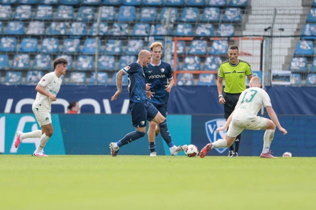 VfL Bochum 1848 vs. SpVgg Greuther Fuerth, Fussball, 2. Bundesliga, 5. Spieltag, Spielzeit 2026 2027, 12.09.2026,Philipp Hofmann (VfL Bochum) und Paul Will (Greuther Fuerth) in Kampfball VfL Bochum 1848 vs. SpVgg Greuther Fuerth, Fussball, 2. Bundesliga, 5. Spieltag, Spielzeit 2026 2027, 12.09.2026 *** VfL Bochum 1848 vs. SpVgg Greuther Fürth, Soccer, 2. Bundesliga, Matchday 5, 2026–2027 Season, September 12, 2026,Philipp Hofmann of VfL Bochum and Paul Will of Greuther Fürth battle for the ball in the VfL Bochum 1848 vs. SpVgg Greuther Fürth match, Soccer, 2. Bundesliga, Matchday 5, 2026–2027 season, September 12, 2026 Copyright: xEibner-Pressefoto JavadxMohammadpourx EP_JMR