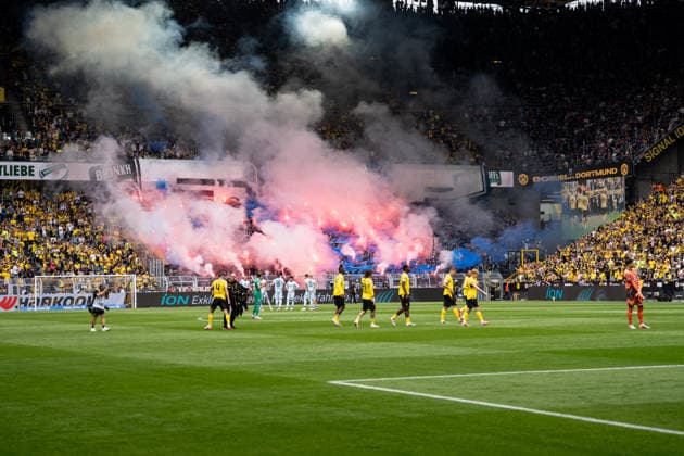 12.09.2026, GER, Bundesliga, 3. Spieltag, Saison 2026 2027 - BV Borussia Dortmund vs. SC Paderborn Choreografie von den Fans von SC Paderborn Dortmund Signal Iduna Park Dortmund Deutschland *** September 12, 2026, GER, Bundesliga, Matchday 3, 2026–2027 Season, BV Borussia Dortmund vs. SC Paderborn; choreography by SC Paderborn fans; Dortmund, Signal Iduna Park, Dortmund, Germany Copyright: xnordphotoxGmbHx xChristianxSchulzex