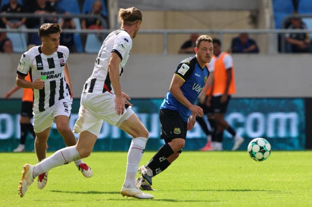 12.09.2026, Fussball, Herren, 3. Liga, Saison 2026 2027, 1. FC Saarbrücken - FC Ingolstadt 04, Patrick Sontheimer (1. FC Saarbrücken), Vinko Sapina (FC Ingolstadt 04) Saarbrücken Ludwigsparkstadion Saarland Deutschland (DEU) Copyright: xSebastianxBachx
