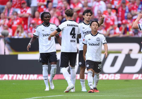 12.09.2026, Fussball Bundesliga, 1. FSV Mainz 05 - Eintracht Frankfurt, v.l., Torjubel zum 0:1 durch Can Uzun (Eintracht Frankfurt), Goal celebration, celebrate the goal DFL DFB REGULATIONS PROHIBIT ANY USE OF PHOTOGRAPHS AS IMAGE SEQUENCES AND OR QUASI-VIDEO. xdcx *** September 12, 2026, Bundesliga, 1 FSV Mainz 05 vs. Eintracht Frankfurt, from left, goal celebration for the 0–1 by Can Uzun of Eintracht Frankfurt, goal celebration, celebrating the goal. DFL and DFB regulations prohibit any use of photographs as image sequences and or quasi-video. xdcx Copyright: HMBxMedia Claus
