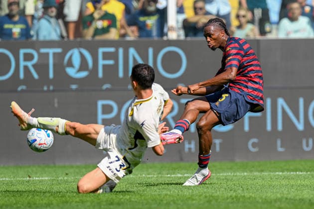 GenoaÕs Kingsley Ehizibue makes an attempt to score during the Serie A soccer match between Genoa and Frosinone at the Luigi Ferraris Stadium in Genoa, Italy - Saturday, September 12, 2026. - Soccer .  Copyright: xTanoxPecoraro LaPressex