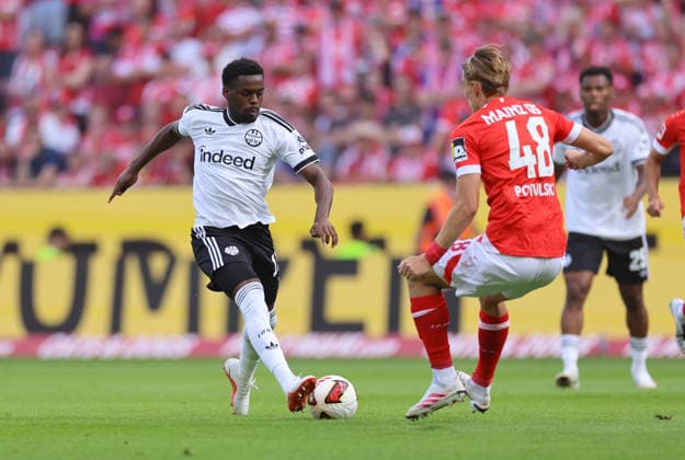 12.09.2026, Fussball Bundesliga, 1. FSV Mainz 05 - Eintracht Frankfurt, v.l., Noel Aseko (Eintracht Frankfurt), Kacper Potulski (FSV Mainz 05) DFL DFB REGULATIONS PROHIBIT ANY USE OF PHOTOGRAPHS AS IMAGE SEQUENCES AND OR QUASI-VIDEO. xdcx *** September 12, 2026, Bundesliga, 1 FSV Mainz 05 vs. Eintracht Frankfurt, from left: Noel Aseko (Eintracht Frankfurt), Kacper Potulski (FSV Mainz 05). DFL and DFB regulations prohibit any use of photographs as image sequences and or quasi-video. xdcx Copyright: HMBxMedia Claus