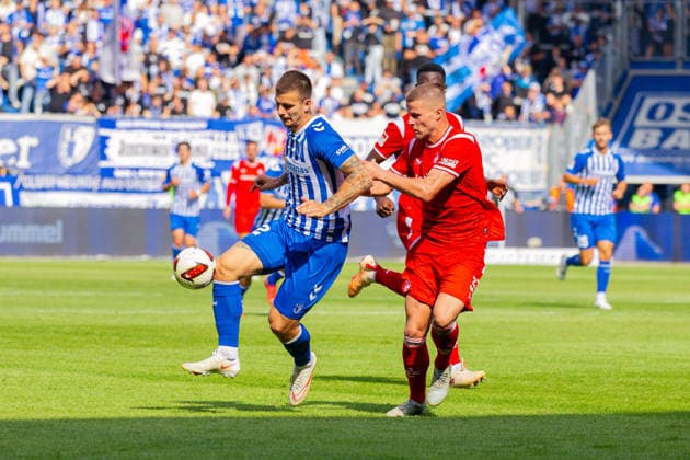 Deutschland: 2.Bundesliga, Saison 2026 2027, 12.09.2026, 5. Spieltag,1.FC Magdeburg vs 1. FC Kaiserslautern, Avnet Arena : Mateusz Zukowski (1.FC Magdeburg, 22) im Zweikampf gegen Jan Elvedi (1. FC Kaiserslautern, 33) *** Germany 2. Bundesliga, 2026–2027 Season, September 12, 2026, Matchday 5, 1. FC Magdeburg vs. 1. FC Kaiserslautern, Avnet Arena: Mateusz Zukowski (1. FC Magdeburg, No. 22) in a tackle against Jan Elvedi (1. FC Kaiserslautern, No. 33) Copyright: xMichellexLukax