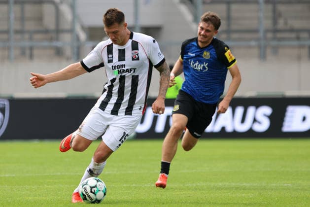 12.09.2026, Fussball, Herren, 3. Liga, Saison 2026 2027, 1. FC Saarbrücken - FC Ingolstadt 04, Jonas Scholz (FC Ingolstadt 04), Alexander Staff (1. FC Saarbrücken) Saarbrücken Ludwigsparkstadion Saarland Deutschland (DEU) Copyright: xSebastianxBachx
