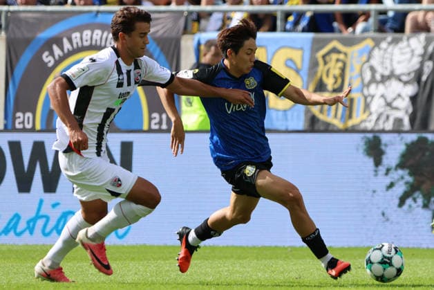 12.09.2026, Fussball, Herren, 3. Liga, Saison 2026 2027, 1. FC Saarbrücken - FC Ingolstadt 04, Seung-Joon Lee (1. FC Saarbrücken), Fredrik Carlsen (FC Ingolstadt 04) Saarbrücken Ludwigsparkstadion Saarland Deutschland (DEU) Copyright: xSebastianxBachx