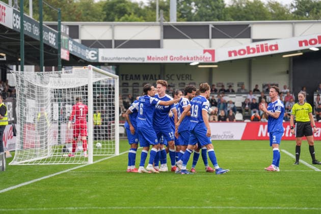 Deutschland: Fussball, 3. Liga, 5. Spieltag, Sportclub Arena Verl, SC Verl vs. SV Meppen: Oliver Schmitt (SV Meppen, 7) Tor zum 1:0 für den SV Meppen. Jubel, Freude. Copyright: xMichelxWittex