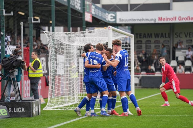 Deutschland: Fussball, 3. Liga, 5. Spieltag, Sportclub Arena Verl, SC Verl vs. SV Meppen: Oliver Schmitt (SV Meppen, 7) Tor zum 1:0 für den SV Meppen. Jubel, Freude. Copyright: xMichelxWittex