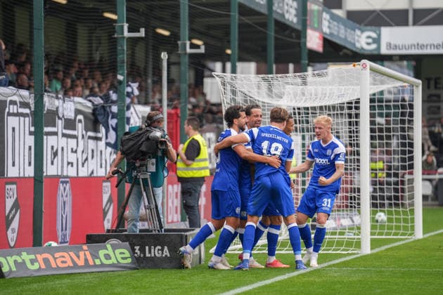 Deutschland: Fussball, 3. Liga, 5. Spieltag, Sportclub Arena Verl, SC Verl vs. SV Meppen: Oliver Schmitt (SV Meppen, 7) Tor zum 1:0 für den SV Meppen. Jubel, Freude. Copyright: xMichelxWittex