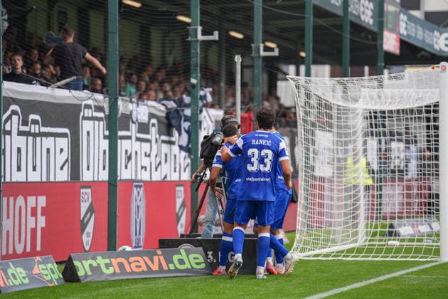 Deutschland: Fussball, 3. Liga, 5. Spieltag, Sportclub Arena Verl, SC Verl vs. SV Meppen: Oliver Schmitt (SV Meppen, 7) Tor zum 1:0 für den SV Meppen. Jubel, Freude. Copyright: xMichelxWittex
