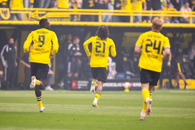 12.09.2026, Fussball, 3. Spieltag der 1. Fussball Bundesliga, Borussia Dortmund - SC Paderborn. v. l. Serhou Guirassy (Borussia Dortmund), Fabio Silva (Borussia Dortmund), Daniel Svensson (Borussia Dortmund) bejubeln das Tor zum 1:0. Dortmund Signal Iduna Park NRW Deutschland xRHR-FOTO DEx *** September 12, 2026, Soccer, Matchday 3 of the 1st Bundesliga, Borussia Dortmund vs. SC Paderborn: Serhou Guirassy (Borussia Dortmund), Fabio Silva (Borussia Dortmund), and Daniel Svensson (Borussia Dortmund) celebrate the 1–0 goal at Signal Iduna Park, NRW, Germany. xRHR PHOTO DEx Copyright: DennisxEwert RHR-FOTOx RHR-FOTO DE