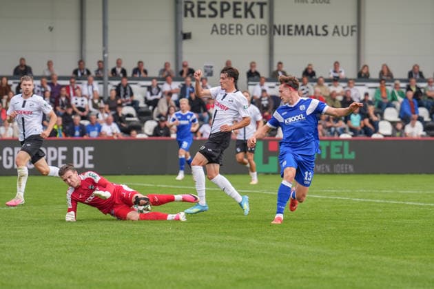Deutschland: Fussball, 3. Liga, 5. Spieltag, Sportclub Arena Verl, SC Verl vs. SV Meppen: Chance von Richard Meier (SV Meppen, 13) Copyright: xMichelxWittex