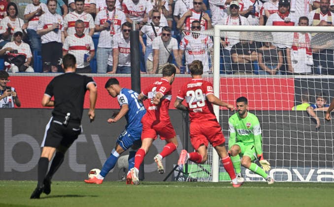 Strafraumszene, Torraumszene Torschuss Aktion Torchance Adam Hlozek TSG 1899 Hoffenheim (10) gegen Torwart Fabian Bredlow VfB Stuttgart (01) TSG 1899 Hoffenheim vs VfB Stuttgart 12.09.2026 DFL REGULATIONS PROHIBIT ANY USE OF PHOTOGRAPHS AS IMAGE SEQUENCES AND OR QUASI-VIDEO TSG 1899 Hoffenheim vs VfB Stuttgart *** Penalty area play, Goalmouth action, shot on goal, scoring chance, Adam Hlozek, TSG 1899 Hoffenheim 10 vs. goalkeeper Fabian Bredlow, VfB Stuttgart 01, TSG 1899 Hoffenheim vs. VfB Stuttgart, September 12, 2026, DFL REGULATIONS PROHIBIT ANY USE OF PHOTOGRAPHS AS IMAGE SEQUENCES AND OR QUASI-VIDEO TSG 1899 Hoffenheim vs. VfB Stuttgart