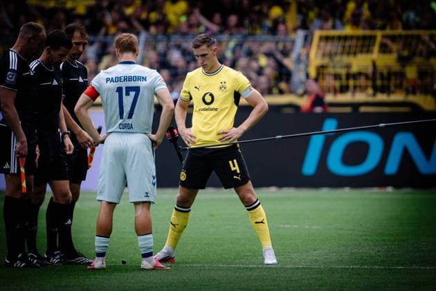 Nico Schlotterbeck 4 (Borussia Dortmund), Borussia Dortmund vs. SC Paderborn 07, Fussball, 1. Bundesliga, 03. Spieltag, 12.09.2026 DFB regulations prohibit any use of photographs as image sequences and or quasi-video Dortmund Nordrhein-Westfalen Deutschland *** Nico Schlotterbeck 4 Borussia Dortmund, Borussia Dortmund vs. SC Paderborn 07, Soccer, Bundesliga 1, Matchday 3, September 12, 2026. DFB regulations prohibit any use of photographs as image sequences and or quasi-video. Dortmund, North Rhine-Westphalia, Germany Copyright: xkolbert-press MarcxNiemeyerx