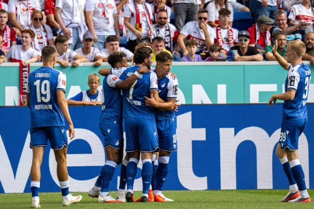 12.09.2026, xdaymx, Fussball 1.Bundesliga, TSG 1899 Hoffenheim - VfB Stuttgart. Torjubel nach dem 1:0 Führungstreffer von Adam Hlozek (TSG Hoffenheim) mit der Mannschaft. (DFL DFB REGULATIONS PROHIBIT ANY USE OF PHOTOGRAPHS as IMAGE SEQUENCES and or QUASI-VIDEO) Sinsheim *** September 12, 2026, xdaymx, Soccer, Bundesliga 1, TSG 1899 Hoffenheim vs. VfB Stuttgart: Celebration after Adam Hlozek’s 1–0 opening goal. TSG Hoffenheim team. DFL and DFB regulations prohibit any use of photographs as image sequences and or quasi-videos.heim