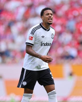 12.09.2026, Fussball Bundesliga, 1. FSV Mainz 05 - Eintracht Frankfurt, v.l., Jeremiaha Maluze (Eintracht Frankfurt) gibt Anweisungen, gestikuliert, mit den Armen gestikulieren, gives instructions, gesticulate DFL DFB REGULATIONS PROHIBIT ANY USE OF PHOTOGRAPHS AS IMAGE SEQUENCES AND OR QUASI-VIDEO. xdcx *** September 12, 2026, Bundesliga, 1 FSV Mainz 05 vs. Eintracht Frankfurt, from left, Jeremiaha Maluze of Eintracht Frankfurt gives instructions, gesticulates, gestures with his arms, gives instructions, gesticulates. DFL DFB REGULATIONS PROHIBIT ANY USE OF PHOTOGRAPHS AS IMAGE SEQUENCES AND OR QUASI-VIDEO xdcx Copyright: HMBxMedia Claus