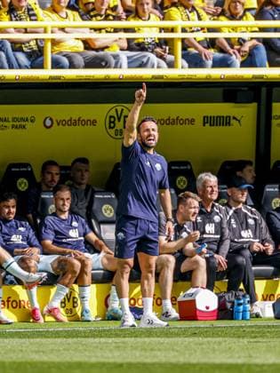 DORTMUND - SC Paderborn 07 head coach Ralf Kettemann gestures during the Bundesliga match between Borussia Dortmund and SC Paderborn 07 at Signal Iduna Park on September 12, 2026, in Dortmund, Germany. MARCEL TER BALS ANP Bundesliga 2026 27 xVIxANPxSportx xMarcelxterxBalsxIVx 568292901 originalFilename: 568292901.jpg
