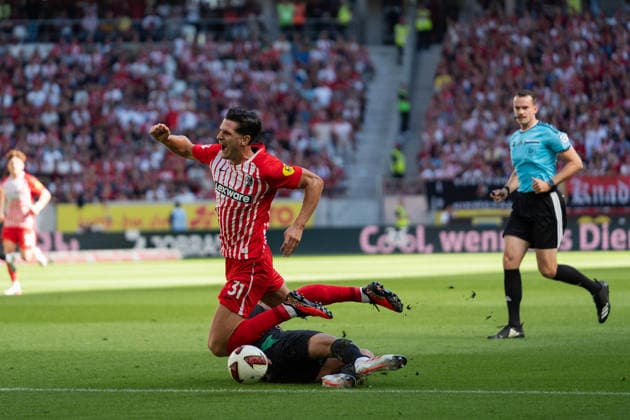 12.09.2026, xjyhynx, Fussball 1.Bundesliga, SC Freiburg - Borussia Mönchengladbach v.l., Kevin Diks (4, Borussia Mönchengladbach) im Zweikampf mit Igor Matanovic (31, SC Freiburg) (DFL DFB REGULATIONS PROHIBIT ANY USE OF PHOTOGRAPHS as IMAGE SEQUENCES and or QUASI-VIDEO) Freiburg *** September 12, 2026, xjyhynx, Soccer, Bundesliga 1, SC Freiburg vs. Borussia Mönchengladbach, Kevin Diks 4, Borussia Mönchengladbach in a tackle with Igor Matanovic 31, SC Freiburg DFL DFB REGULATIONS PROHIBIT ANY USE OF PHOTOGRAPHS AS IMAGE SEQUENCES AND OR QUASI-VIDEO Freiburg