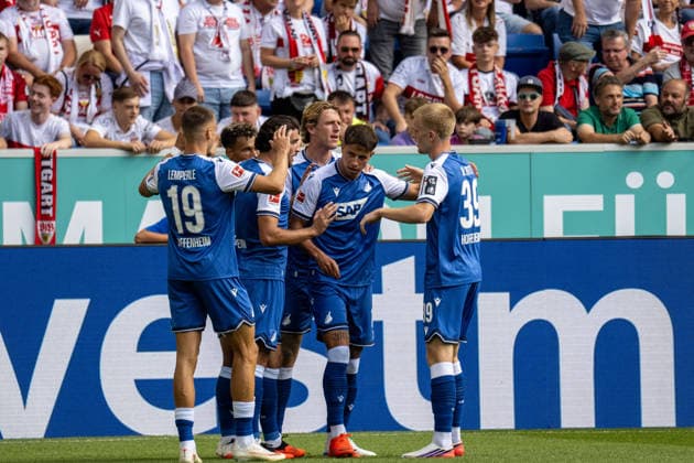 12.09.2026, xdaymx, Fussball 1.Bundesliga, TSG 1899 Hoffenheim - VfB Stuttgart. Torjubel nach dem 1:0 Führungstreffer von Adam Hlozek (TSG Hoffenheim) mit der Mannschaft. (DFL DFB REGULATIONS PROHIBIT ANY USE OF PHOTOGRAPHS as IMAGE SEQUENCES and or QUASI-VIDEO) Sinsheim *** September 12, 2026, xdaymx, Soccer, Bundesliga 1, TSG 1899 Hoffenheim vs. VfB Stuttgart: Celebration after Adam Hlozek’s 1–0 opening goal. TSG Hoffenheim team. DFL and DFB regulations prohibit any use of photographs as image sequences and or quasi-videos.heim