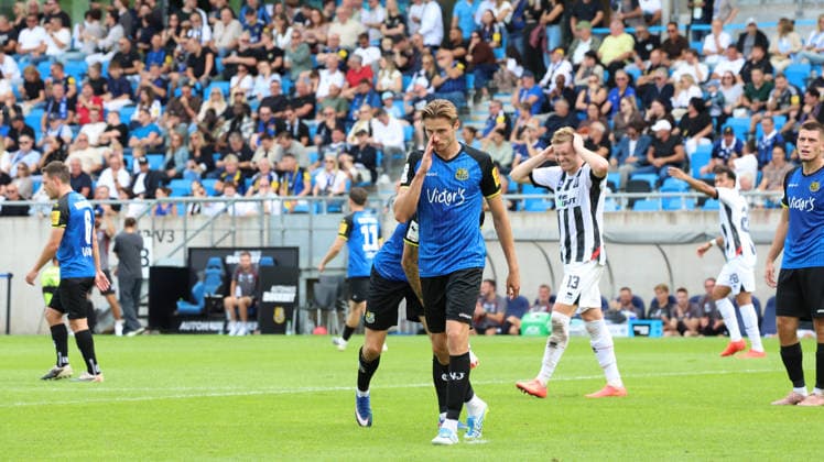 12.09.2026, xrekx, Fussball 3.Liga, 1.FC Saarbruecken - FC Ingolstadt 04 v.l. Siemen Voet (1.FC Saarbruecken) enttaeuscht, enttäuscht, schaut enttaeuscht, niedergeschlagen, disappointed Saarbruecken