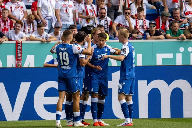 12.09.2026, xdaymx, Fussball 1.Bundesliga, TSG 1899 Hoffenheim - VfB Stuttgart. Torjubel nach dem 1:0 Führungstreffer von Adam Hlozek (TSG Hoffenheim) mit der Mannschaft. (DFL DFB REGULATIONS PROHIBIT ANY USE OF PHOTOGRAPHS as IMAGE SEQUENCES and or QUASI-VIDEO) Sinsheim *** September 12, 2026, xdaymx, Soccer, Bundesliga 1, TSG 1899 Hoffenheim vs. VfB Stuttgart: Celebration after Adam Hlozek’s 1–0 opening goal. TSG Hoffenheim team. DFL and DFB regulations prohibit any use of photographs as image sequences and or quasi-videos.heim